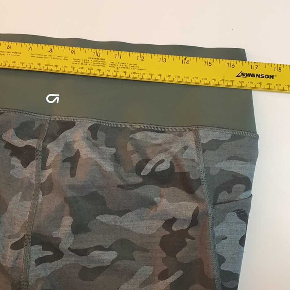 Gap Fit Gapfit XL camo green cropped leggings w stash pockets, worn 1-3 times - Picture 5 of 6